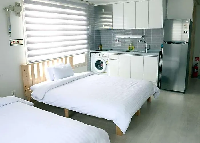 Cozy Flat Nearby Metro And E-mart For 4 Guest Seoel